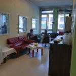 Tanzschule innen Café Lounge mit Sofa und Stühlen